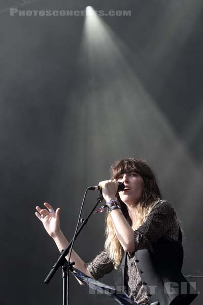 LOU DOILLON - 2016-07-03 - HEROUVILLE SAINT CLAIR - Chateau de Beauregard - Scene Beauregard - 